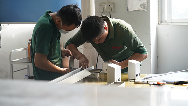 貼標(biāo)機維修方式賽康尼旋桿貼標(biāo)機廠家知道 貼標(biāo)機維修方式賽康尼旋桿貼標(biāo)機廠家知道