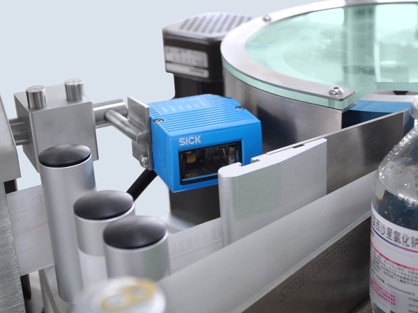 S310立式圓瓶智能貼標(biāo)機(jī) S310立式圓瓶智能貼標(biāo)機(jī)