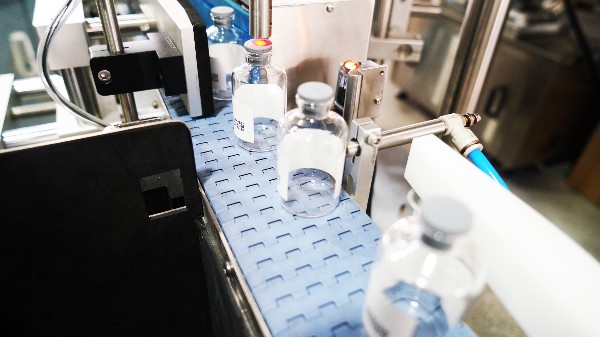 圓瓶貼標(biāo)機(jī)標(biāo)帶走偏，該怎么辦？