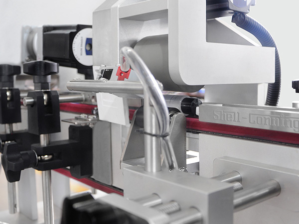 S610臥式圓瓶智能貼標(biāo)機 S610臥式圓瓶智能貼標(biāo)機